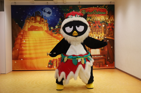 サンタ衣装のばつ丸！ サンリオピューロランド「Puroland Christmas