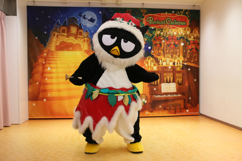サンタ衣装のばつ丸！ サンリオピューロランド「Puroland Christmas