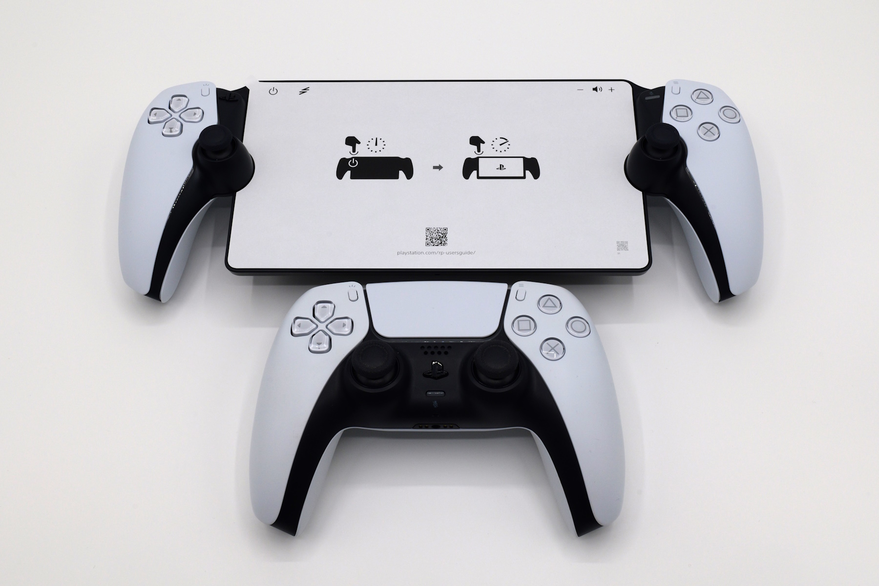 一部ボタンは移動しているものの、基本的なボタン配置は「DualSense」と同一