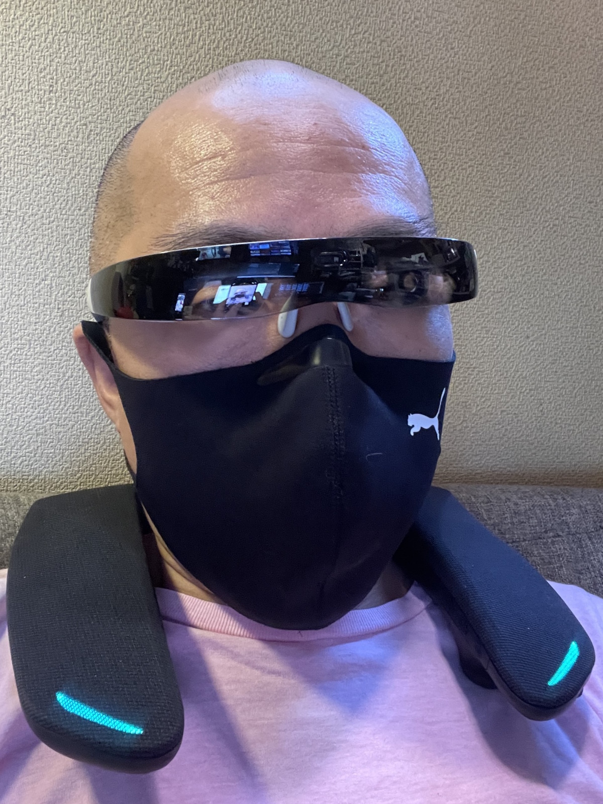 「SC-GNW10」を装着している筆者