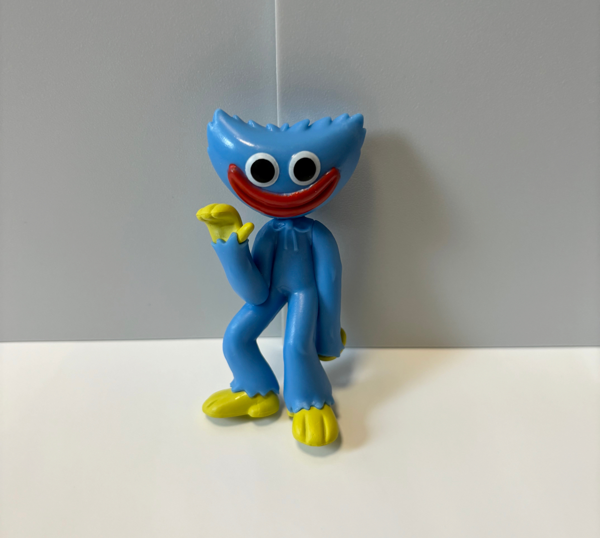 今回はハギーワギーがあたった。自立するためフィギュアとして飾ることもできる