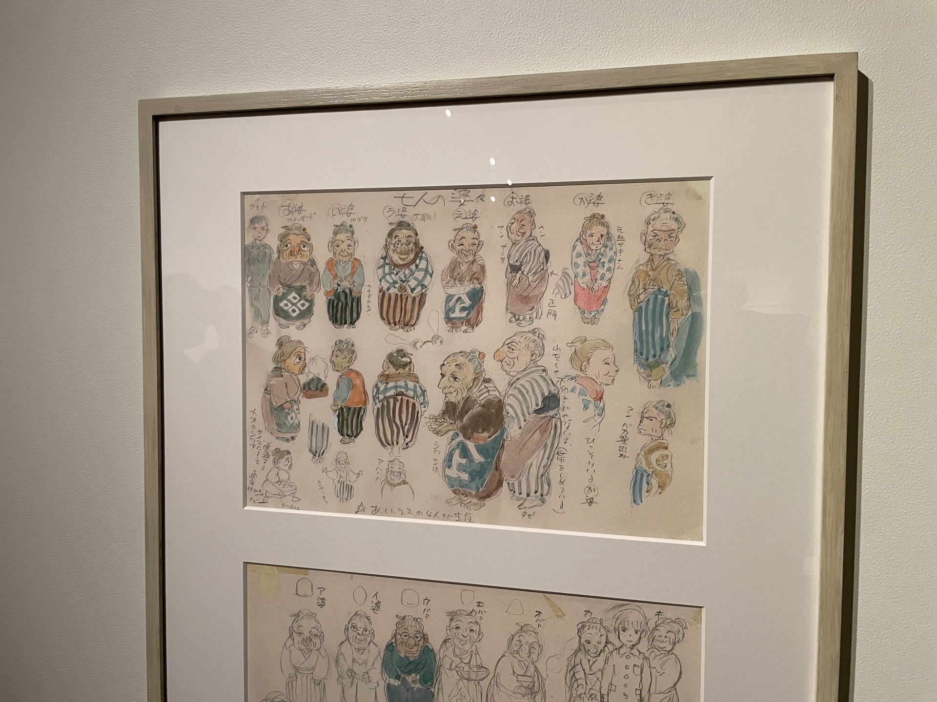 きりこのイメージなど、中には紙が黄ばんでいるものもあるが、これはメインスタッフの席にずっと掲げられていたため。日光やタバコの煙にさらされていたための変色で、そうした時間の経過を感じられる点も見どころのひとつだという