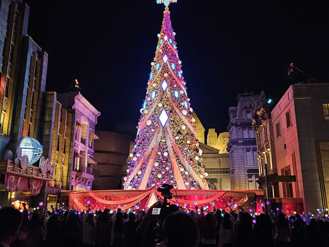 USJ2023冬】今年も巨大ツリーが登場！ 「NO LIMIT！パーティ・ツリー