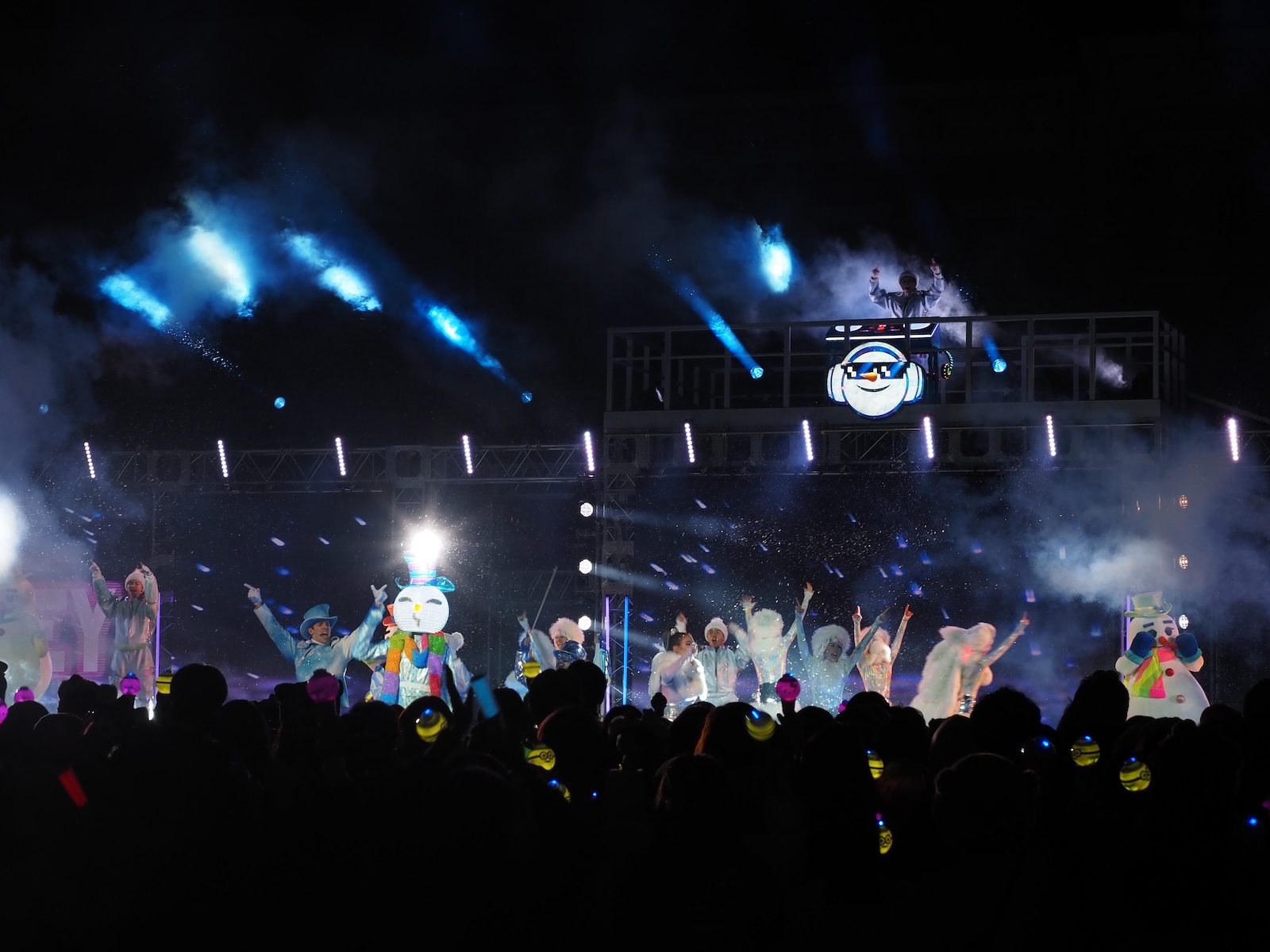 DJ フロスティの表情はコロコロ変わって面白い