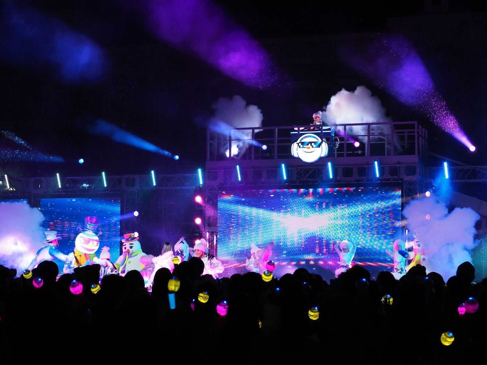 DJ フロスティの表情はコロコロ変わって面白い