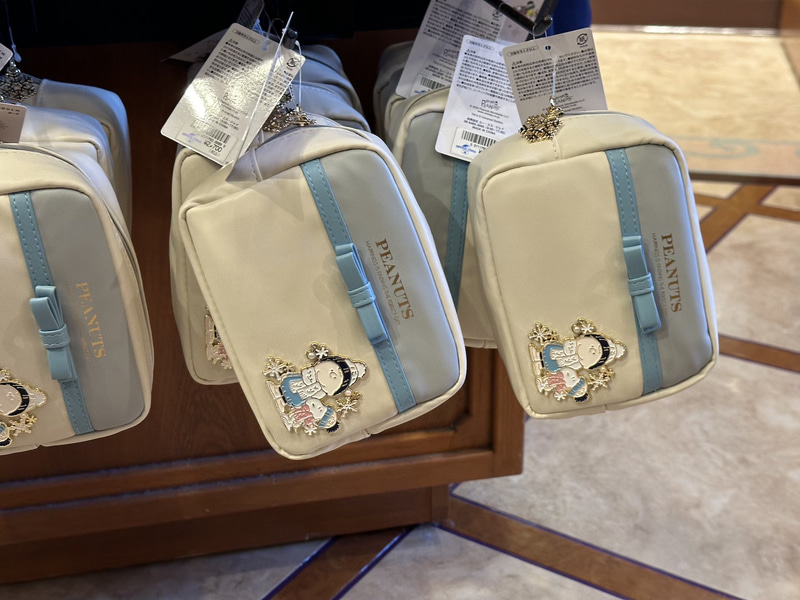 ポーチ（価格：2,700円）