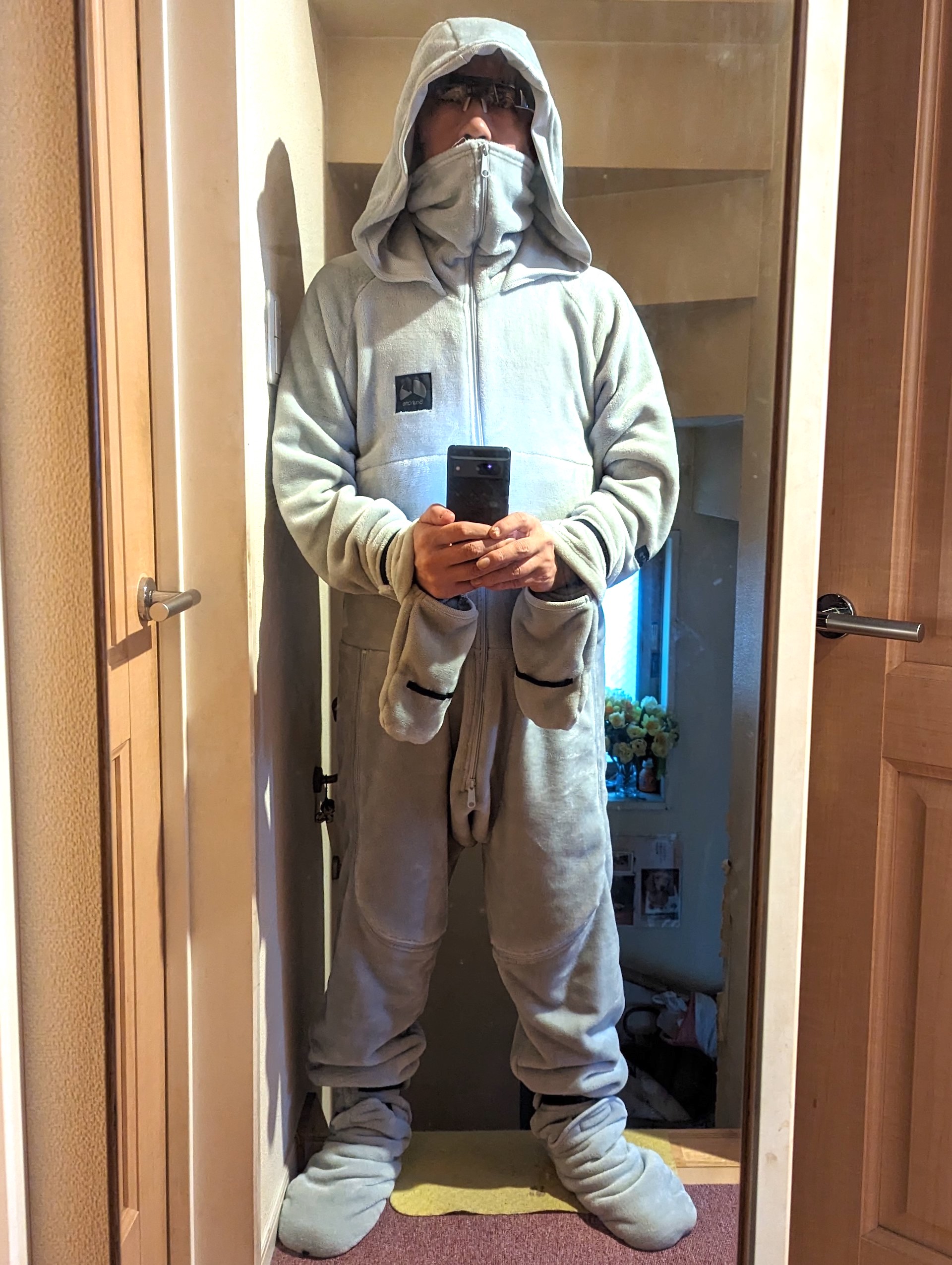 グレーモデル。本体の材質はブラックモデルと同じ