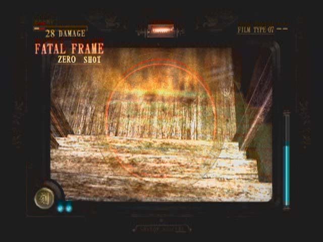 フェイタルフレームを決めた場合、左上にFATAL FRAMEの文字が表示され、一定時間怨霊がのけぞる。そこにタイミングよくシャッターを切ると最大3コンボまで繋がる。射影機を強化する際に使用するポイントも多く獲得できるため、確実に会得しておきたいテクニックである