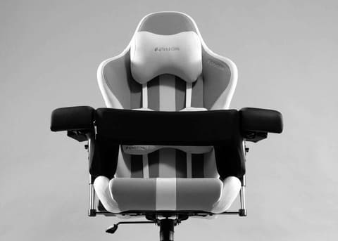 Bauhutte、膝上を全面アームレスト化できるコの字型クッション