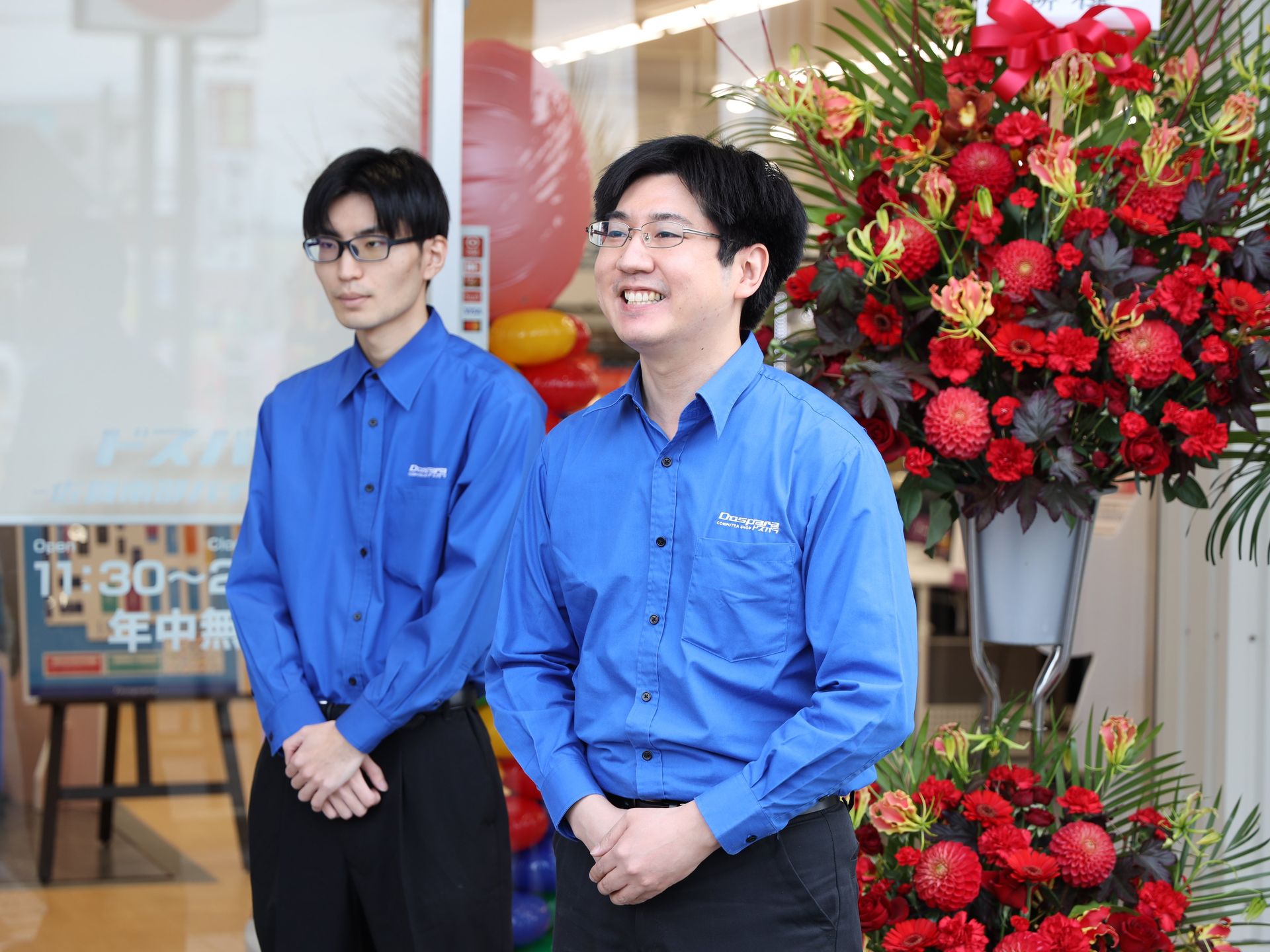 挨拶する臼井店長