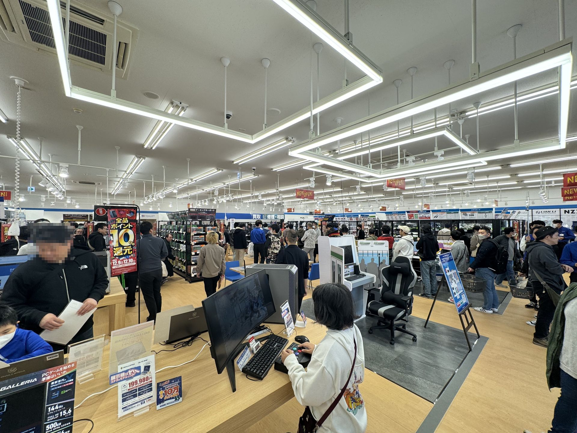 大賑わいとなった店内