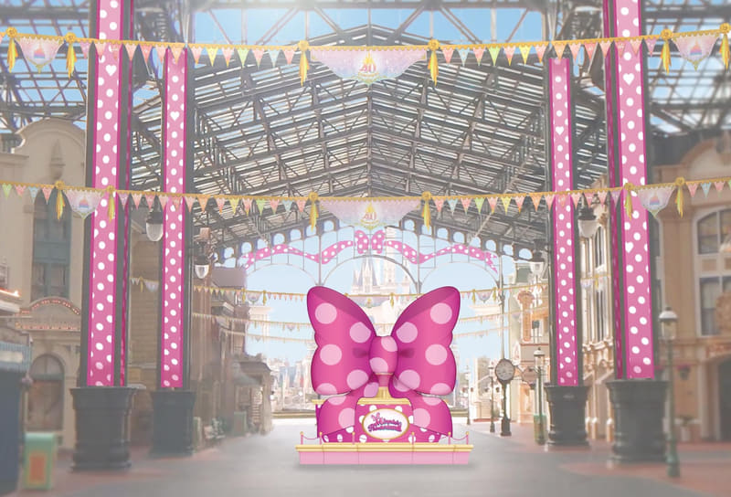 ワールドバザール中央のリボン型のモニュメント