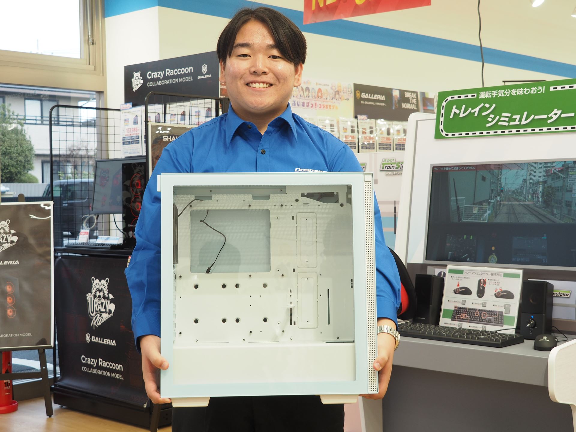 「ドスパラ宇都宮鶴田店」店長の伊藤晴貴氏。なんと20歳という若さだ