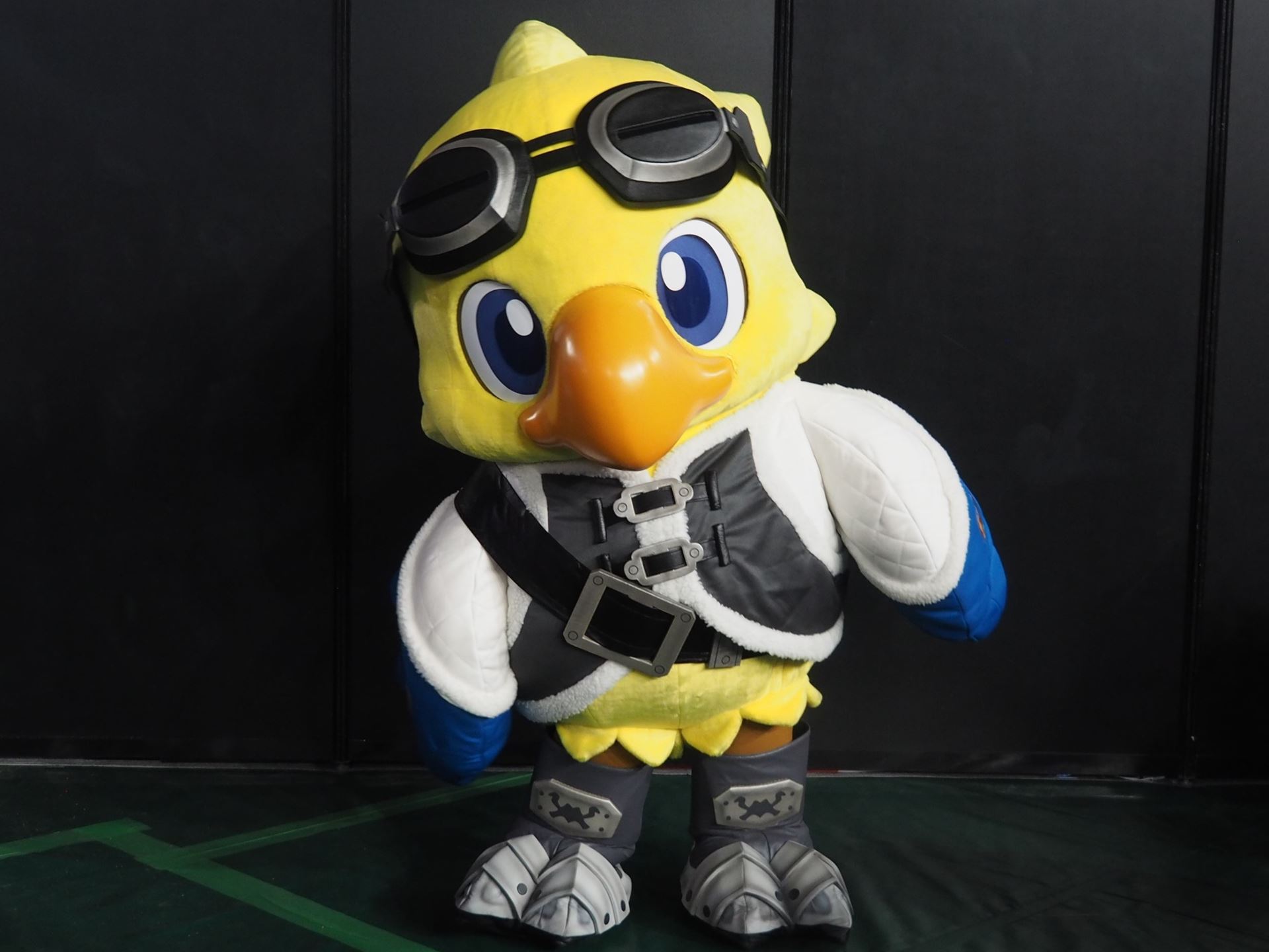 「アルファ」の着ぐるみもブースに登場