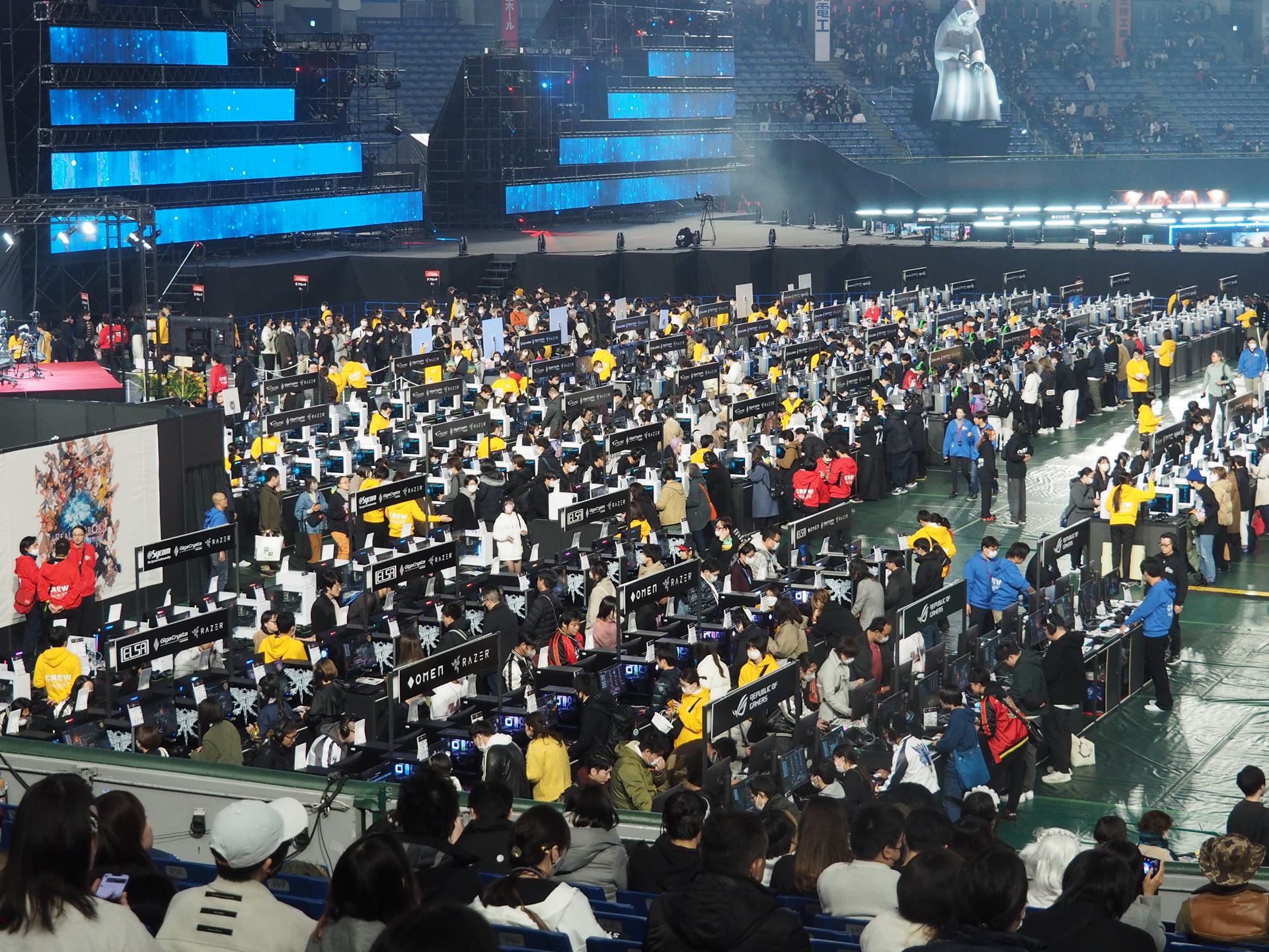 今後実装される「アスラ討滅戦」を一足先に体験できる「バトルチャレンジ」コーナー。協賛メーカーが提供したゲーミングPCが600台程度並んでおり、壮観であった