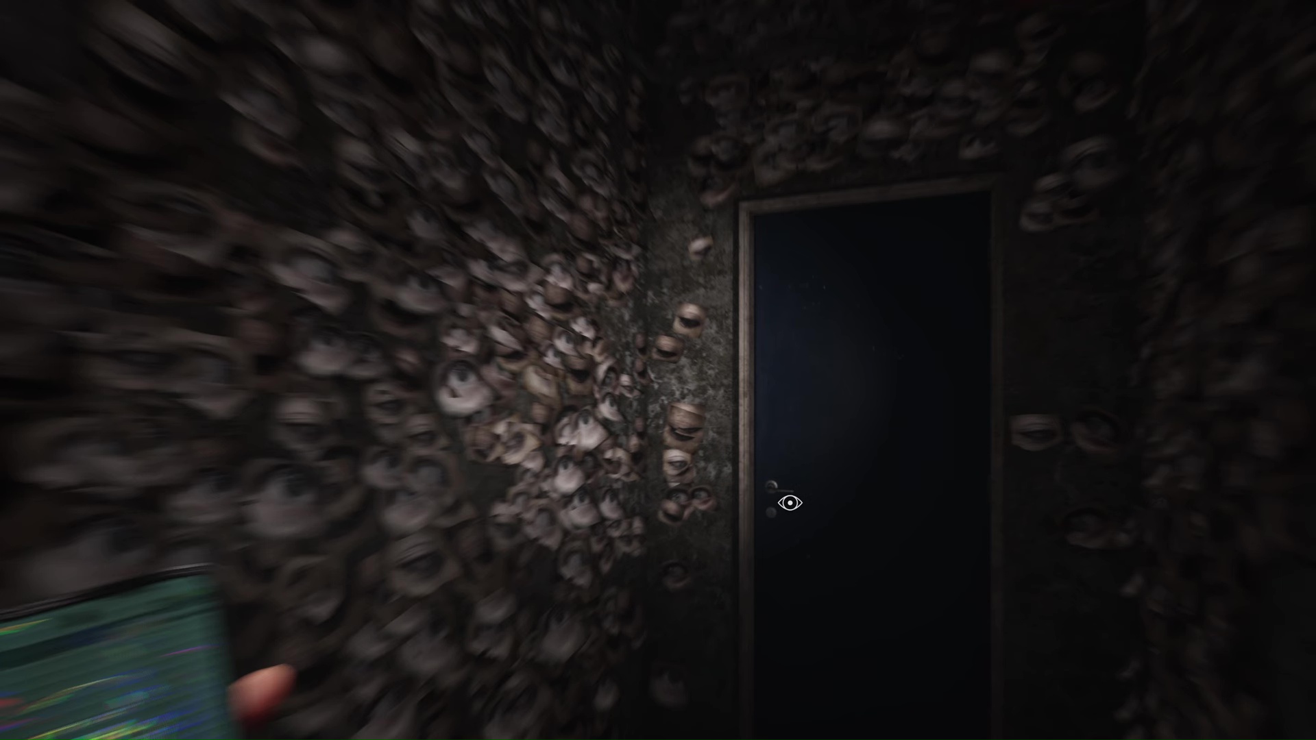 扉を開けたら目の前に立っているのは正直心臓に悪い