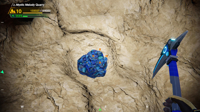 ついに鉱石を発見！　この青い石の部分は宝石ではなく、タマゴでいうところのカラのような存在だ