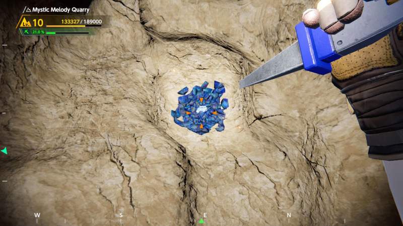 ツルハシを使って削っていき、中から白い物が見えてきたら「輝石」だ