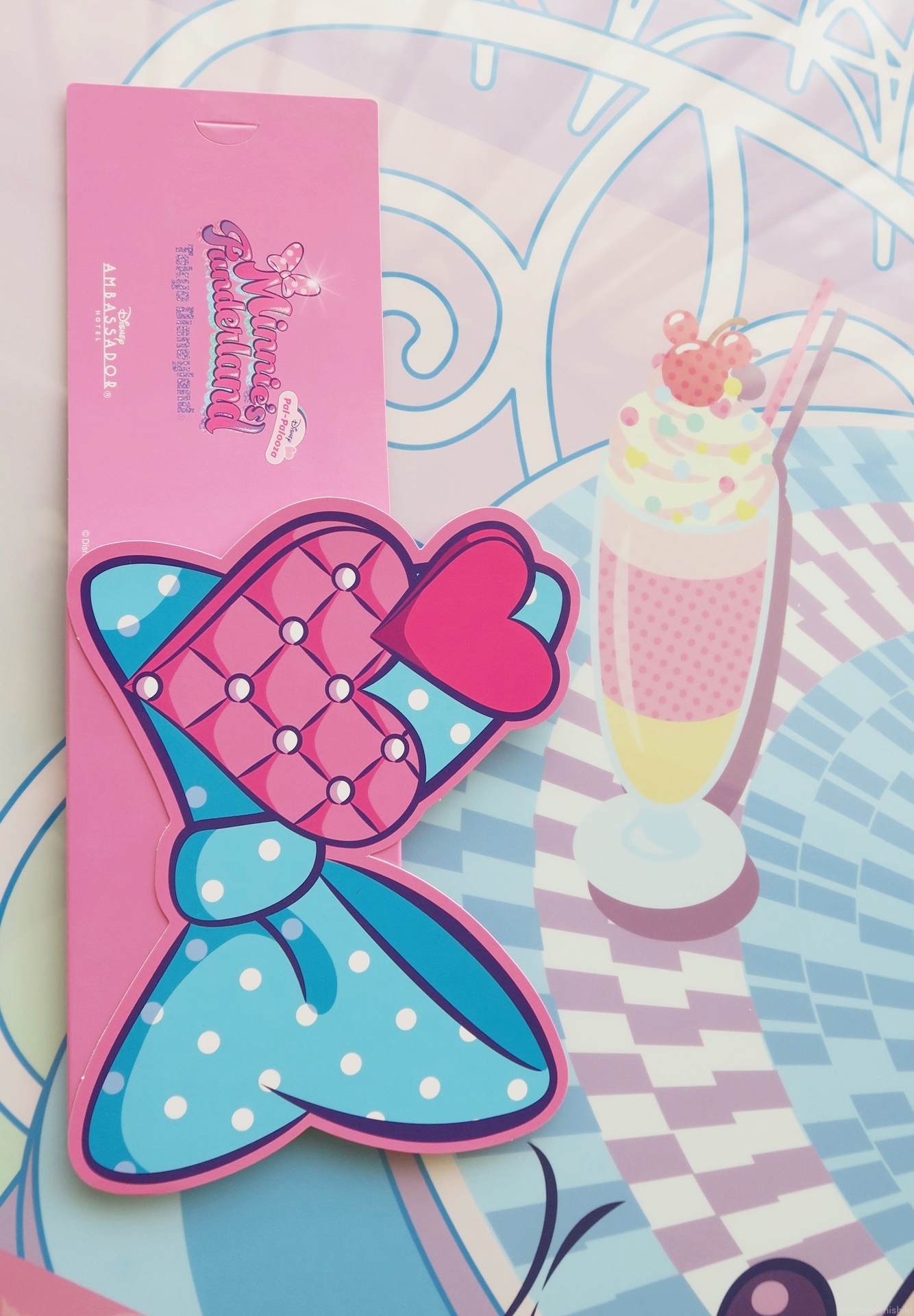 ミニーのリボンと同じデザインのキーブックレット