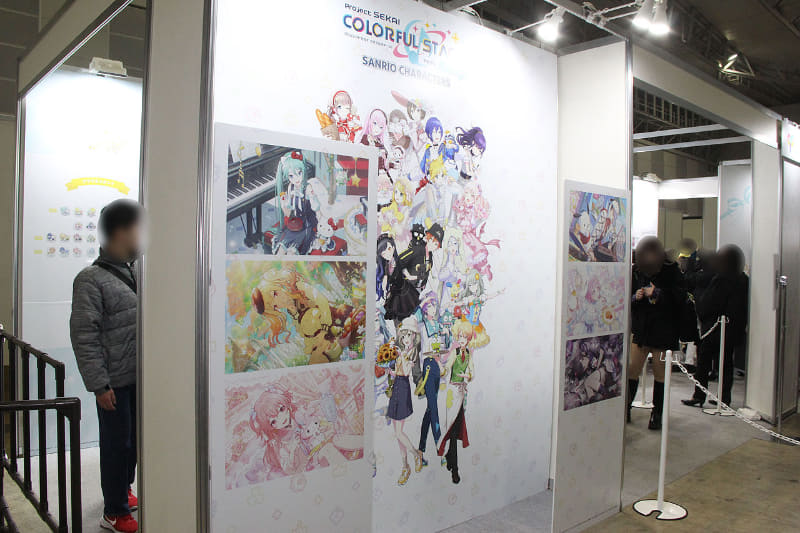 Colorful Paletteスペースでは、Colorful Paletteから販売が予定されている商品などが多数展示されていた。スペースの外にはサンリオキャラクターとコラボしたイラストが飾られていたり、これからどのようなグッズが登場するのかを一足先に見られるとあって、スペース内は常に大勢のユーザーで賑わいを見せていた