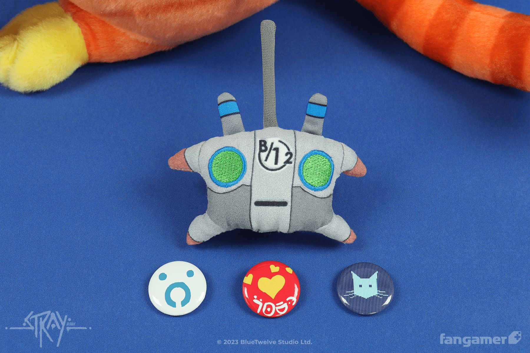 「猫と B-12 ぬいぐるみ」おまけ缶バッジ