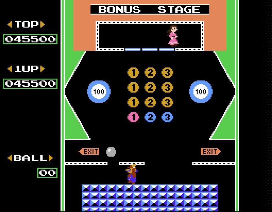 下画面の右上にあるホールにボールを入れると、マリオを操作するボーナスゲームに移行する