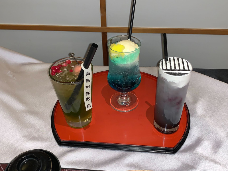 柱である時透無一郎、伊黒小芭内、悲鳴嶼行冥をイメージしたドリンク。見た目はインパクトあるが味はどれもかなり美味しかった