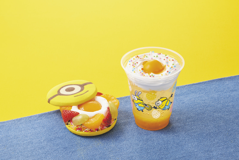 (左)ハチャメチャ・イースターエッグ? クッキーサンド 〜カスタードクリーム&フルーツ〜 (右)ハチャメチャ・イースターエッグ? ソーダ 〜オレンジレモネード〜 ［提供場所］:デリシャス・ミー! ザ・クッキー・キッチン