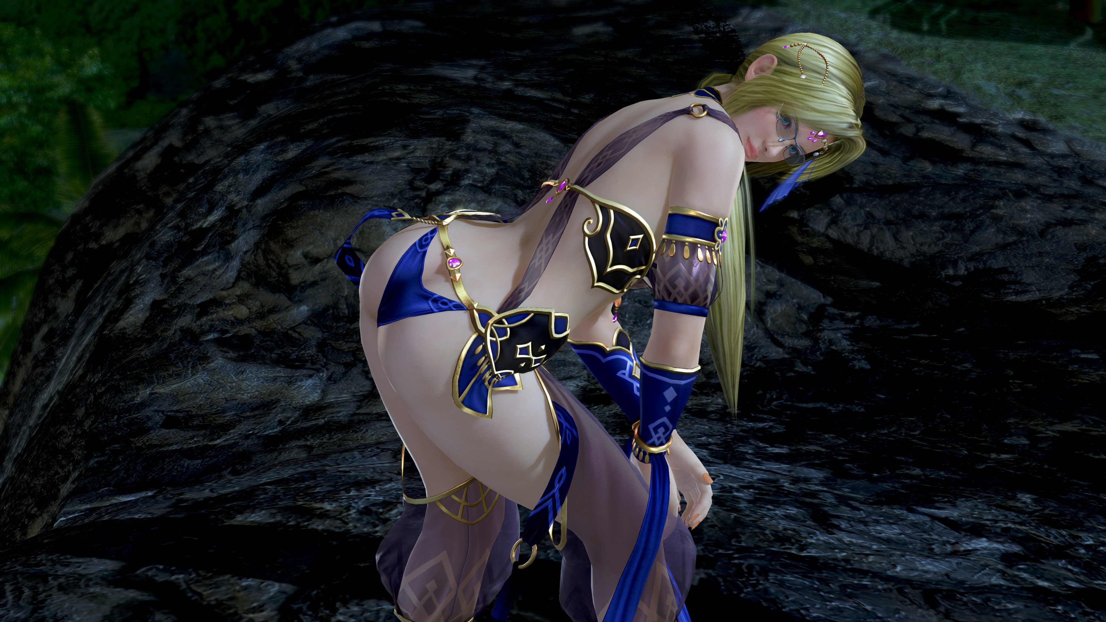 背中は布が少なくとてもセクシーだ