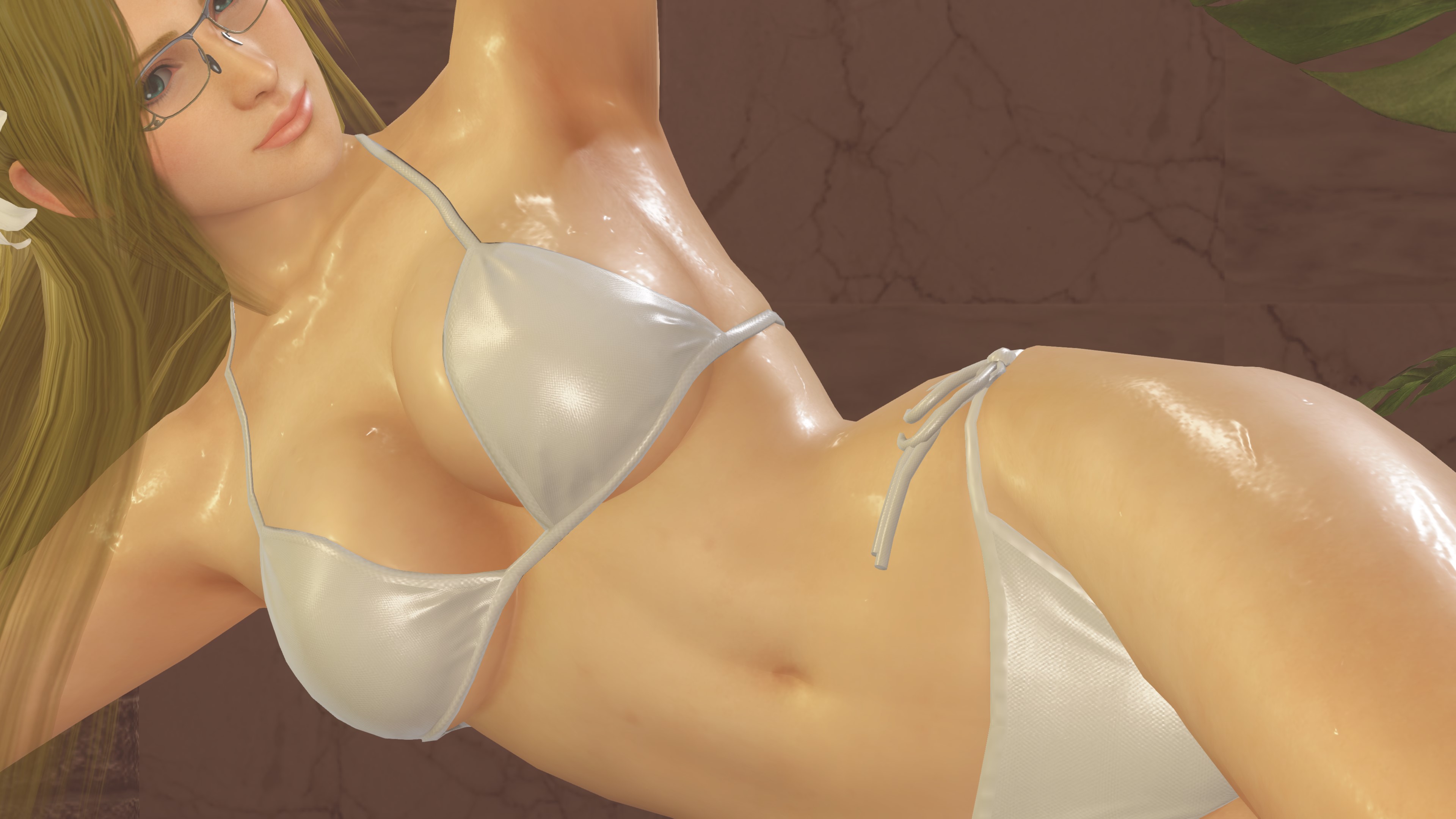 誕生日衣装を入手できると肌を光らせるオイルが入手できる。専用のムービーも用意されている