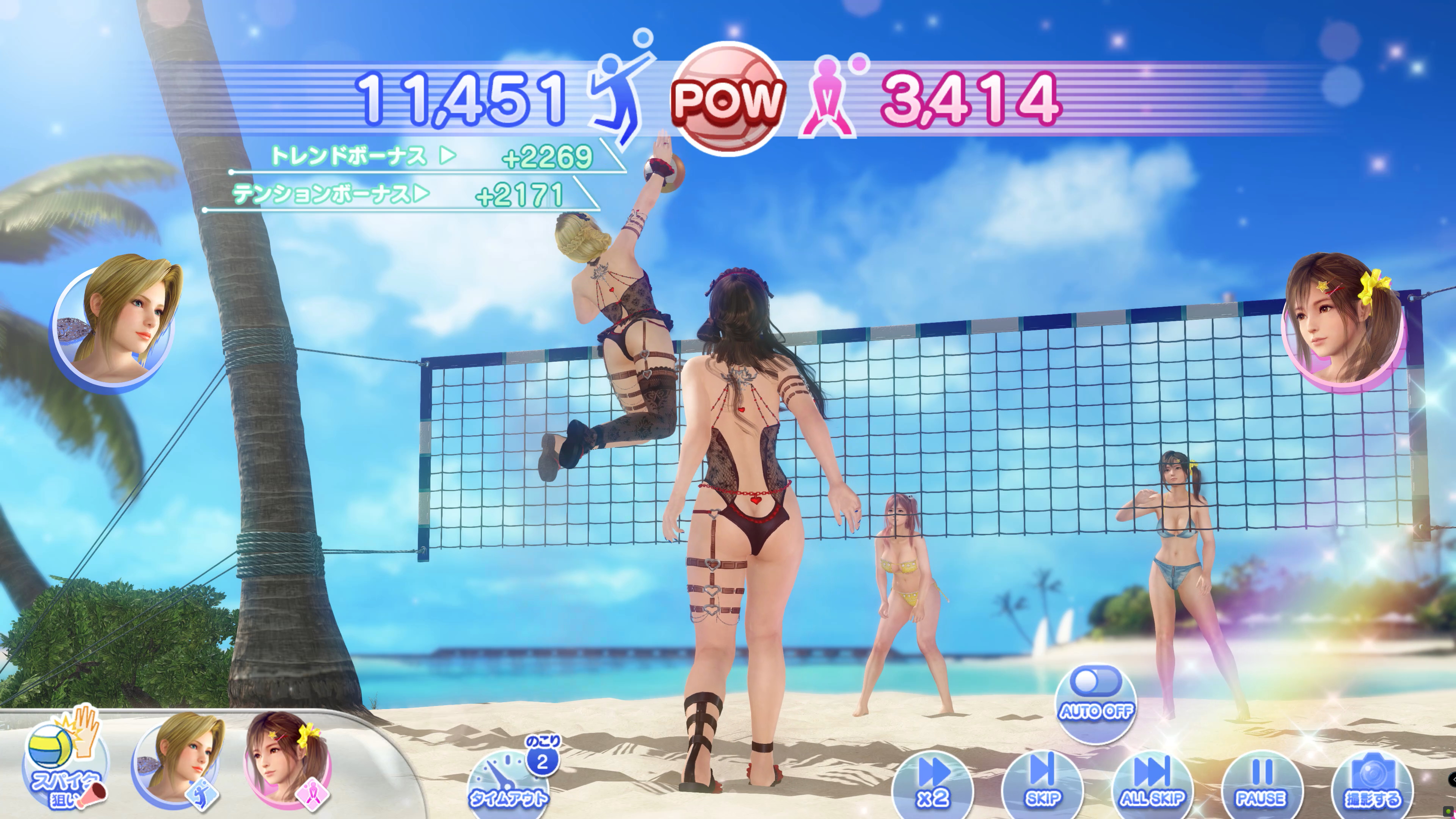 「DOAXVV」は南の島で美女達がビーチバレーで戦うゲーム。プレーヤーは簡単な戦略を指示したり、試合中メンバーを交代させることで勝利に貢献していく