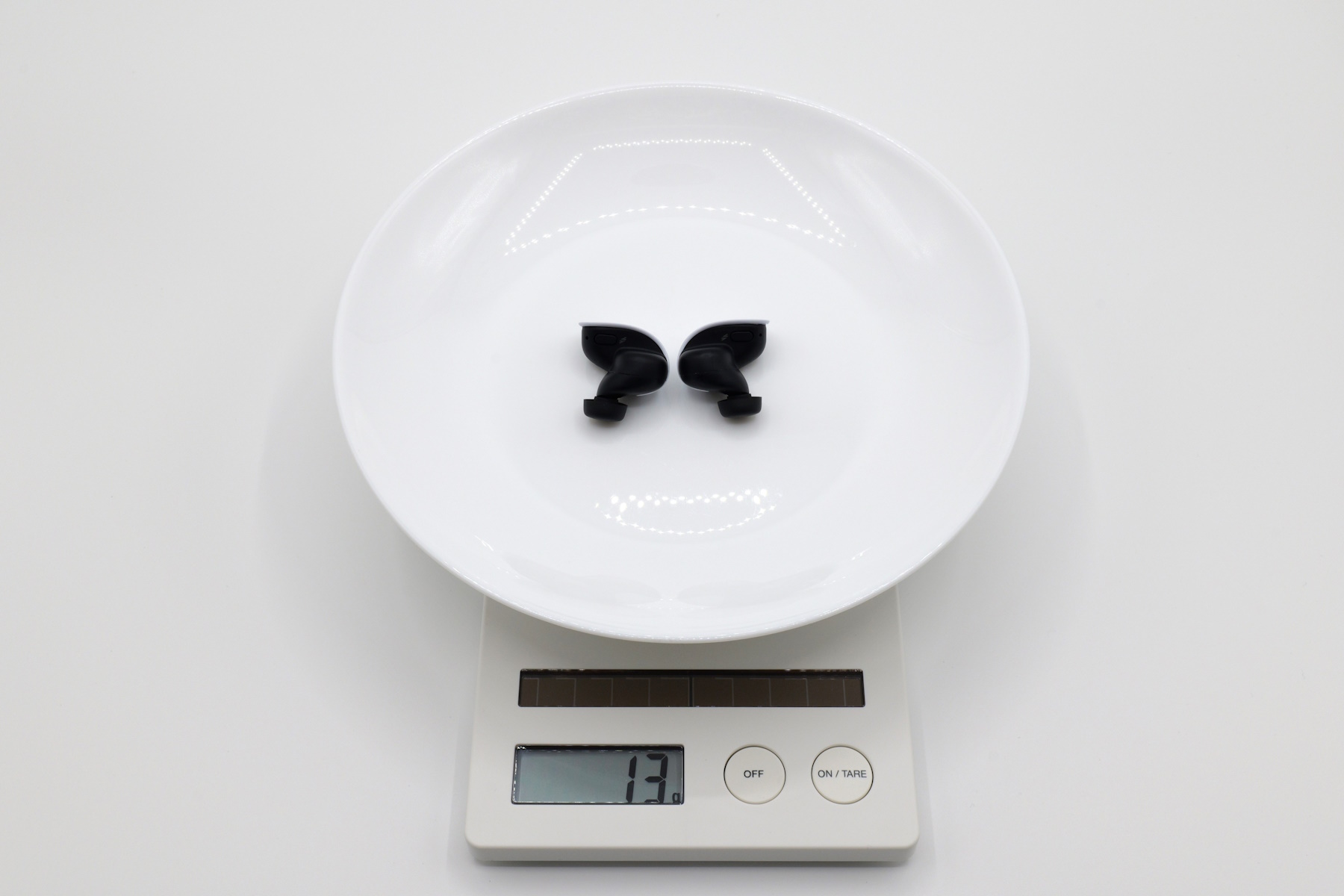 なお「PULSE Explore」は両耳あわせて13g。やはり完全ワイヤレス型はとても軽い