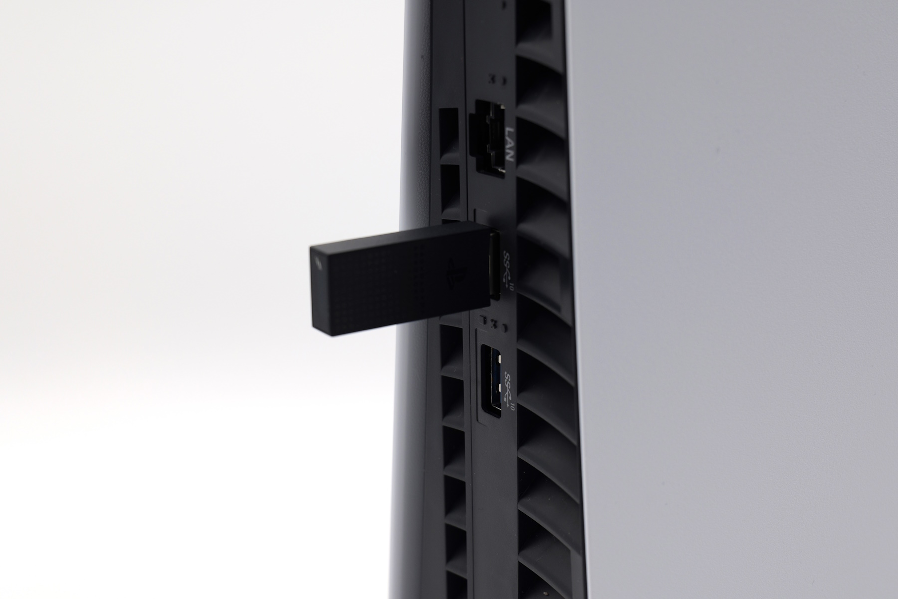 PS5に付属の「PS Link USBアダプター」を接続