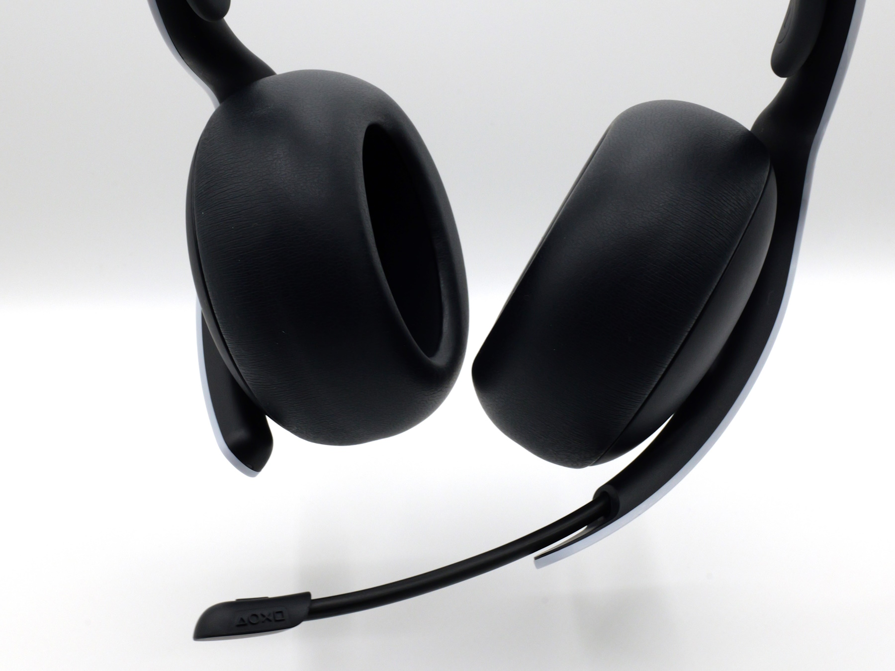 ブームマイクを採用している「PULSE Elite」は、「PULSE 3D」に比べて声が聴き取りやすく、若干クリアになっていた