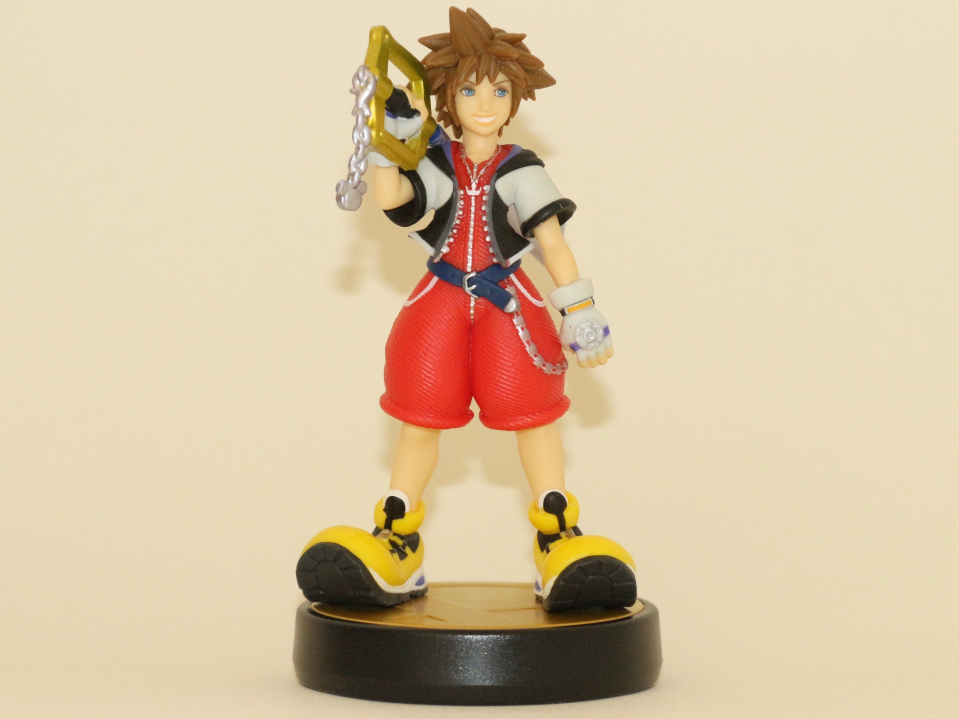 どの角度から見ても、また遠くから見てもソラと一発でわかるさすがのデザイン。ファンとしてとても嬉しいamiibo化だ