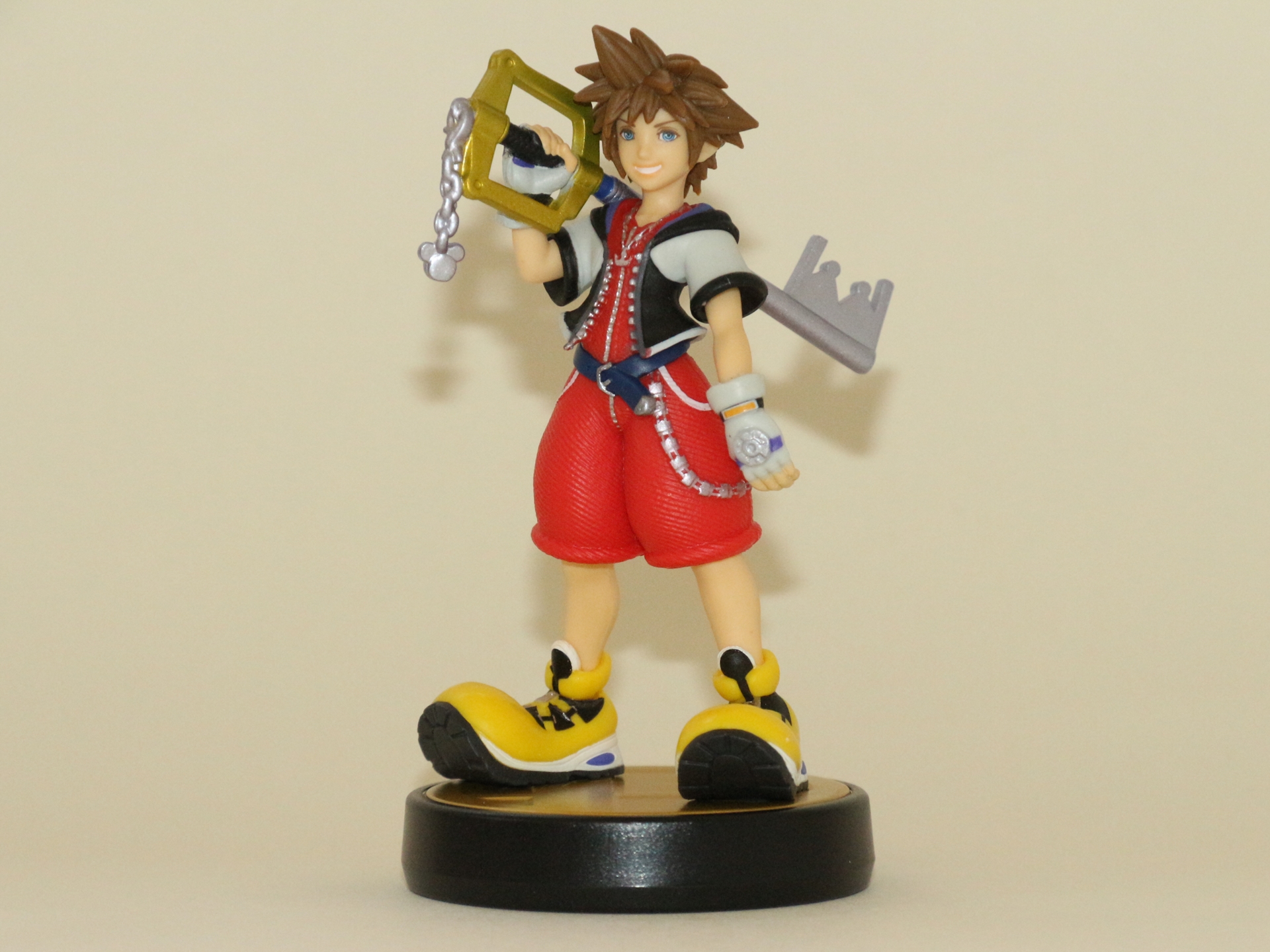 どの角度から見ても、また遠くから見てもソラと一発でわかるさすがのデザイン。ファンとしてとても嬉しいamiibo化だ