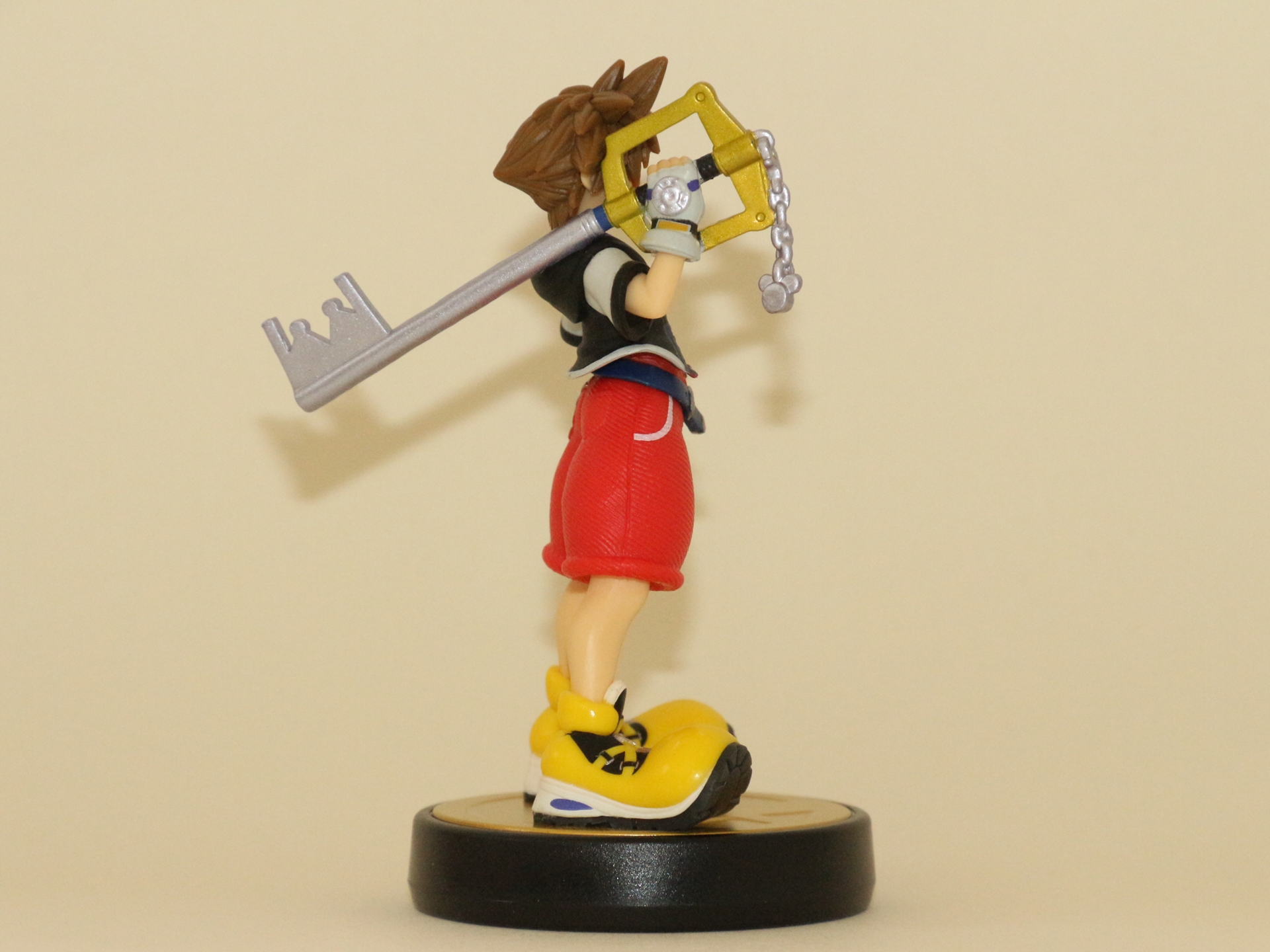 どの角度から見ても、また遠くから見てもソラと一発でわかるさすがのデザイン。ファンとしてとても嬉しいamiibo化だ