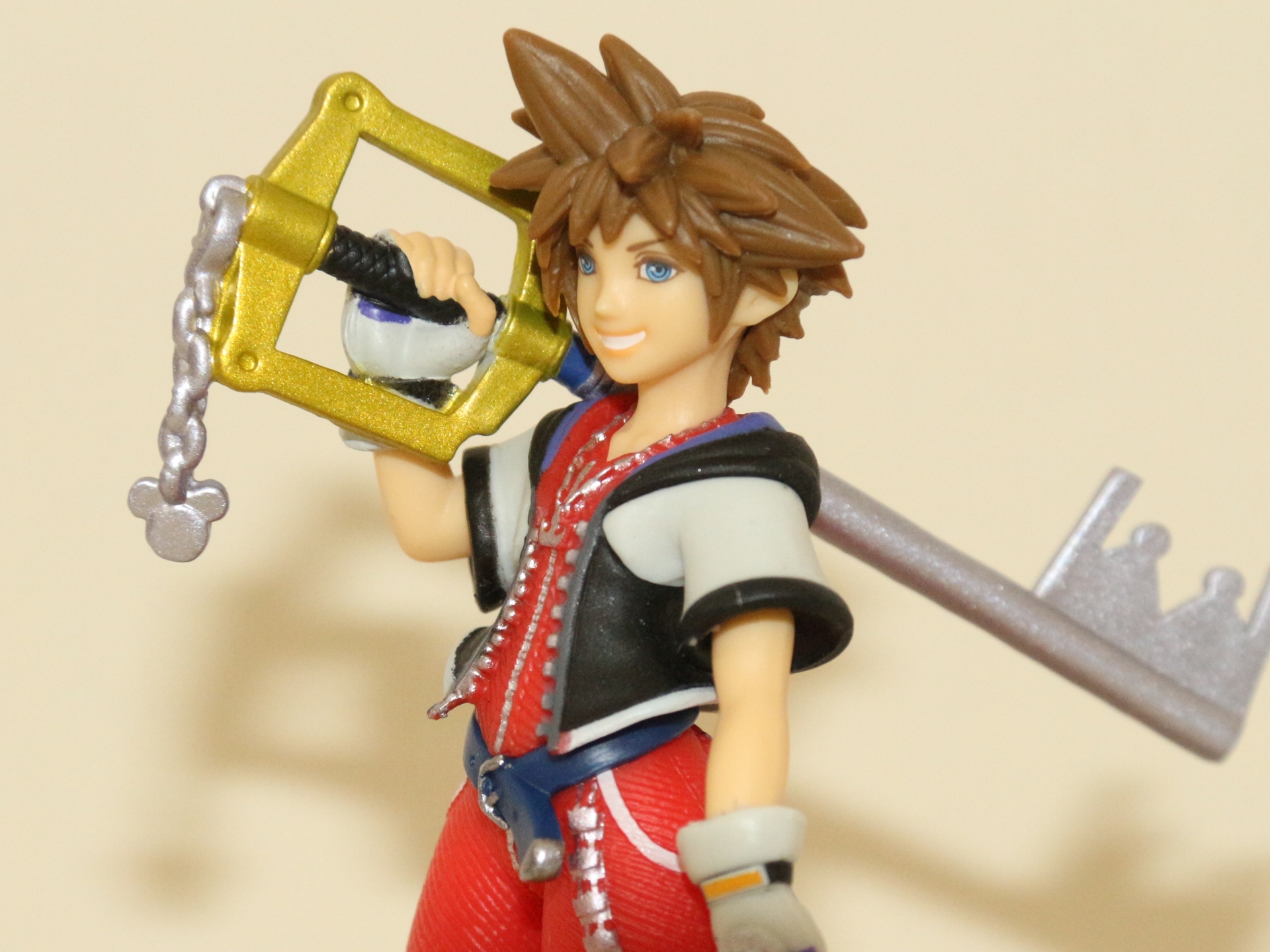 どの角度から見ても、また遠くから見てもソラと一発でわかるさすがのデザイン。ファンとしてとても嬉しいamiibo化だ