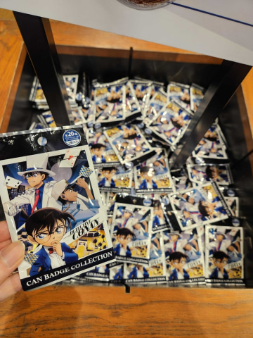 即購入⭕　名探偵コナン　USJ　ユニバ　缶バッジ　2020年　怪盗キッド Amazon.co.jp: USJ コナン 怪盗キッド コナン 工藤新一 キッド