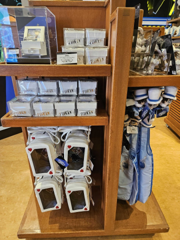 USJ、最新「名探偵コナン」グッズを撮り下ろし！ 怪盗キッド関連多数