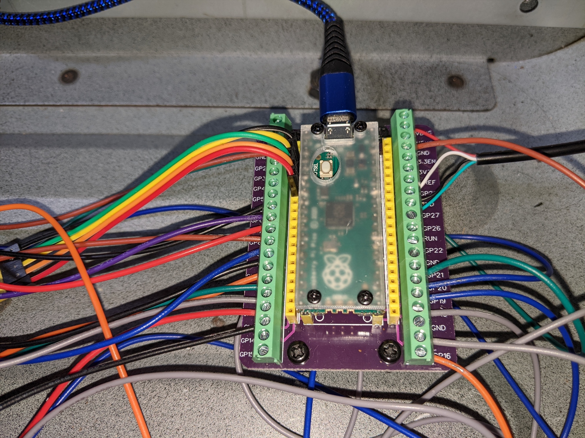 USBコントローラー基板はGP2040-CE。