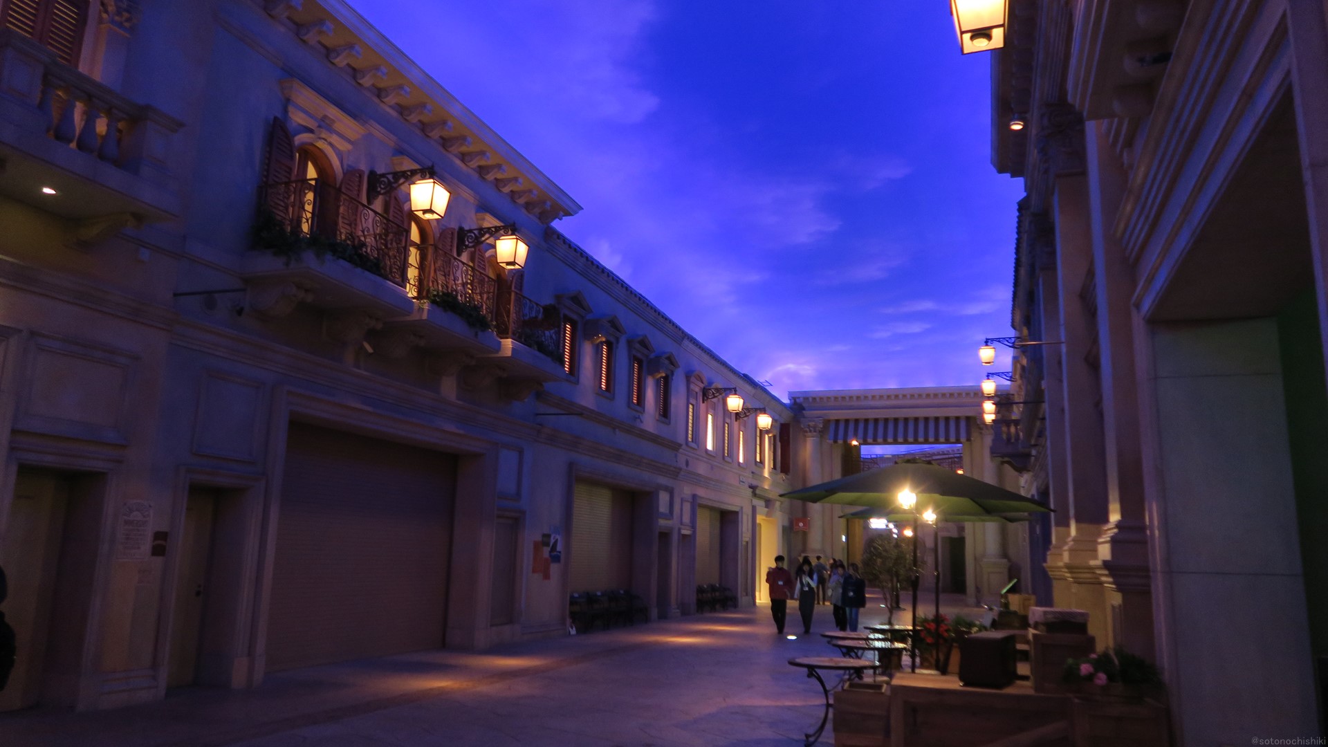 中はヴィーナスフォートのヨーロピアンな街並みが残っているので、行ったことがある人は馴染みのある景色をまたみることができる