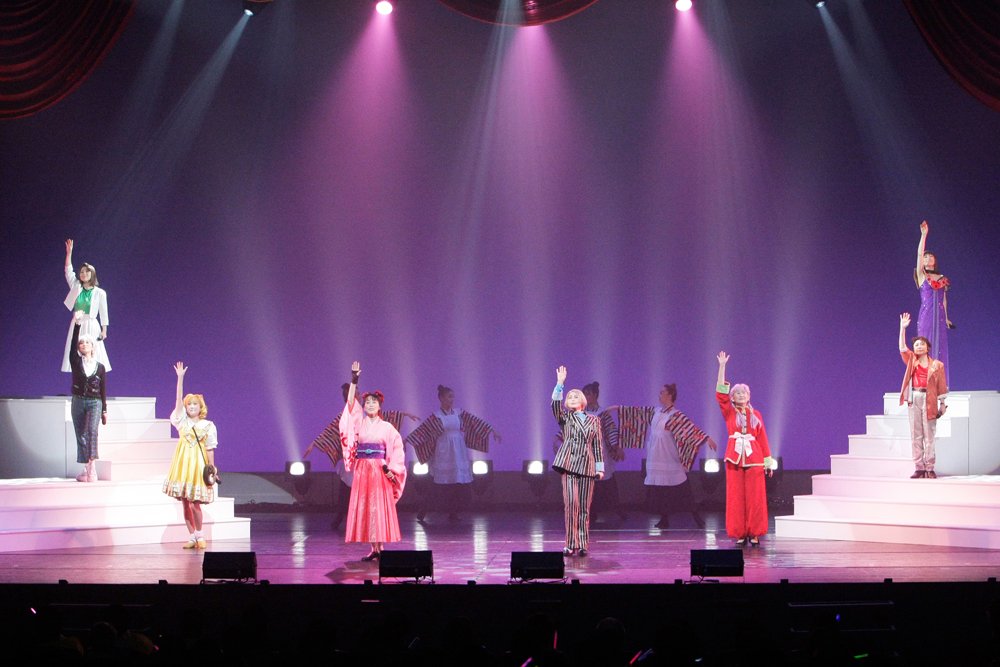 広井氏が口にした“夢のつづき”とは、「サクラ大戦」ファンならピントきたと思うが、「サクラ大戦2」のエンディング曲。歌謡ショウやコンサートでも必ず採用された田中公平氏屈指の名曲。写真は<a href="https://game.watch.impress.co.jp/docs/news/355879.html" class="n" target="_blank">「サクラ大戦・帝都ライブ 2010」</a>より