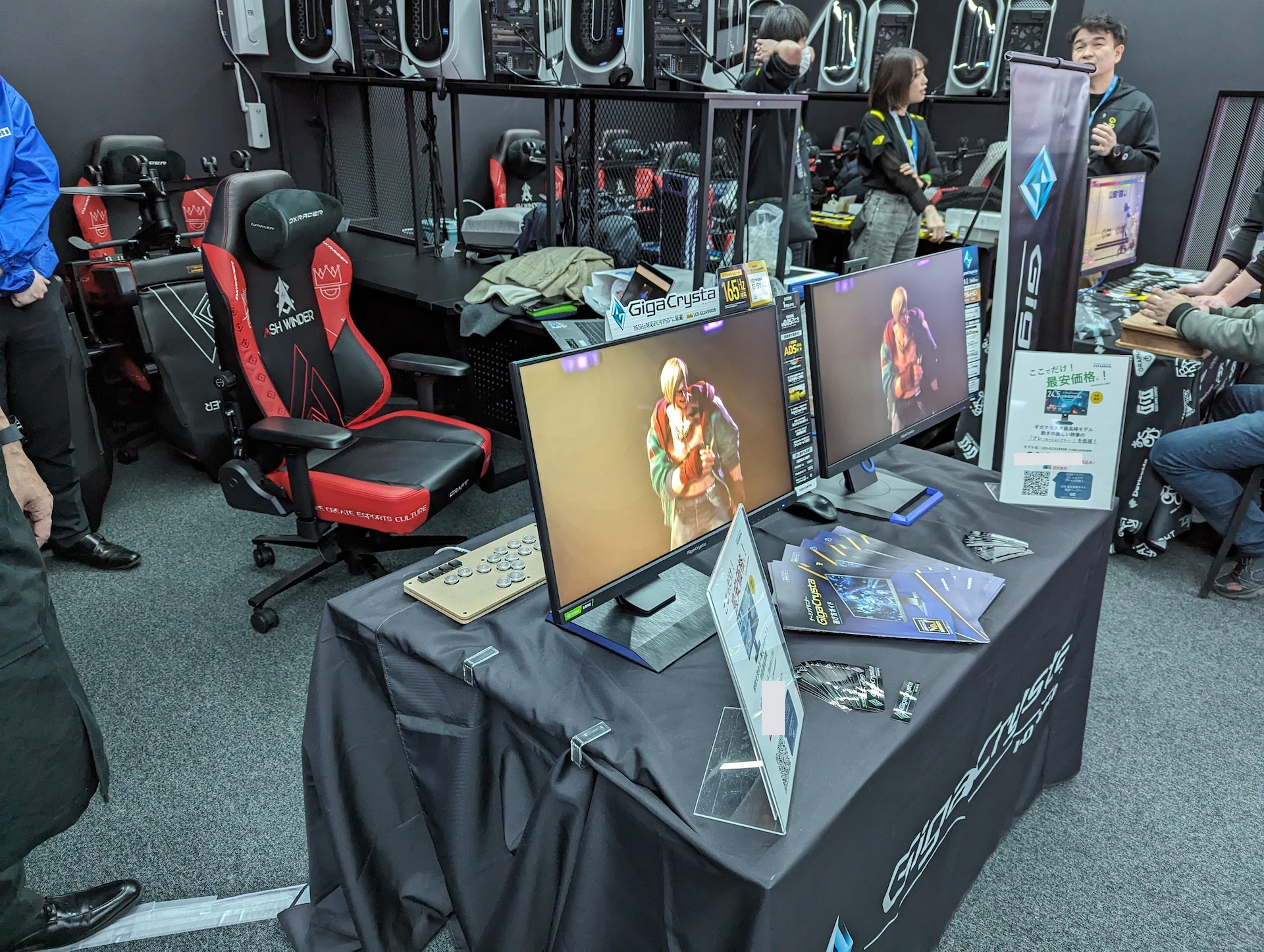 アイ・オー・データ機器のゲーミングモニターブランド「GigaCrysta」はゲーミングモニタ2製品の物販を実施。会場限定のQRコードを読み取ることで、現地ならではの特価で製品が購入できる仕組みとなっていた