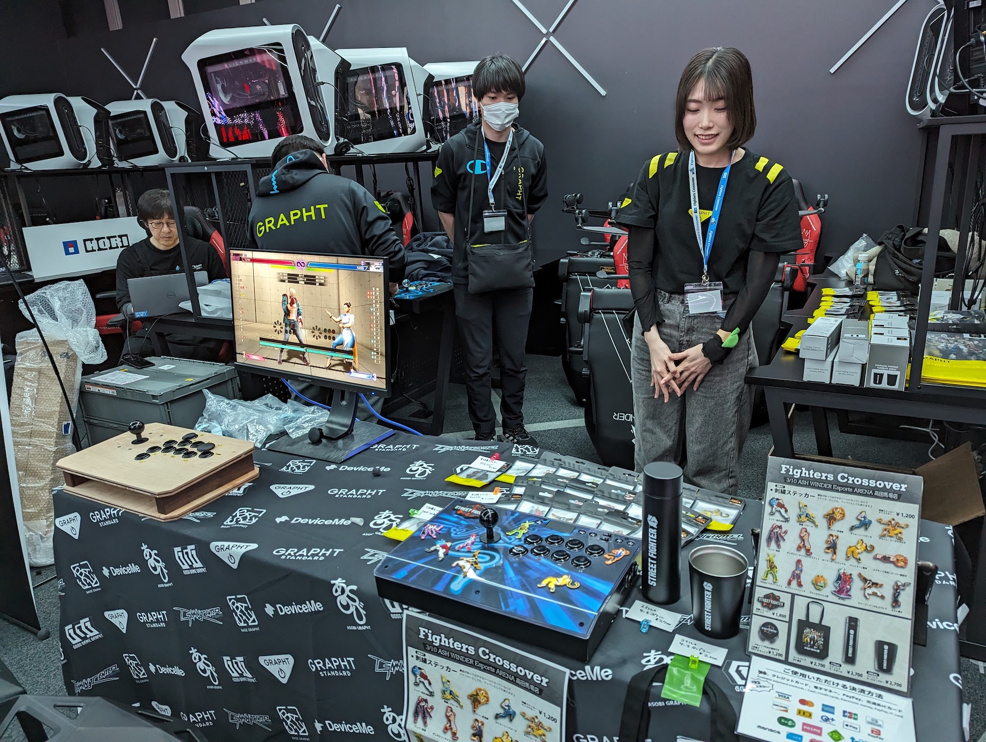 GRAPHTはストリートファイター6のステッカーやコントローラーのボタンキャップなどを販売していた