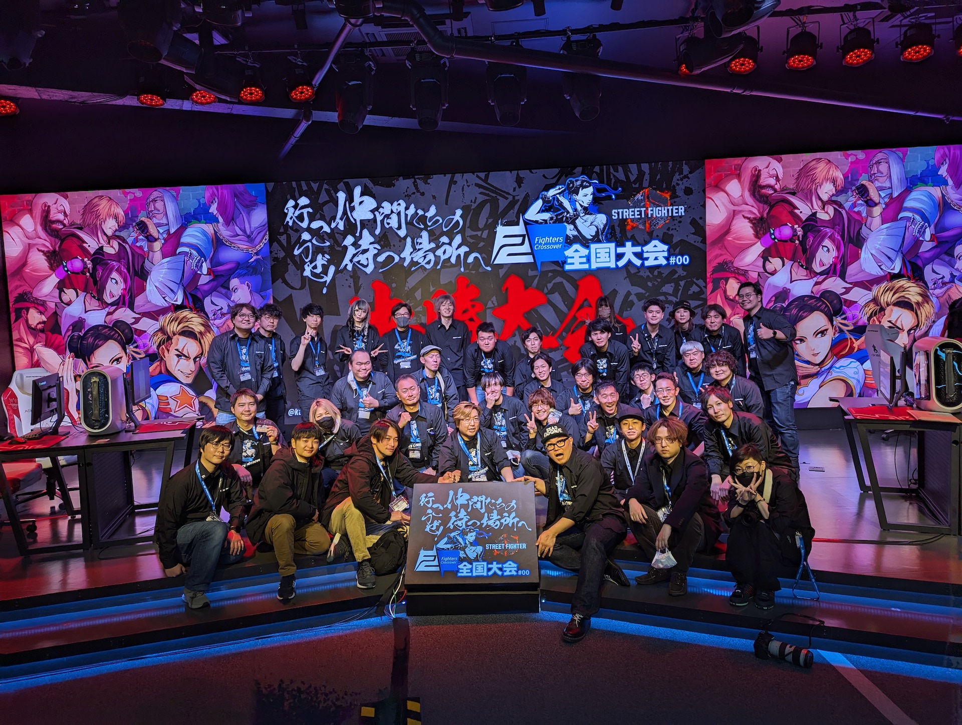 撤収前には全スタッフが並んで記念写真を撮るなど気の合う仲間たちで運営されているのが伝わる1枚だ