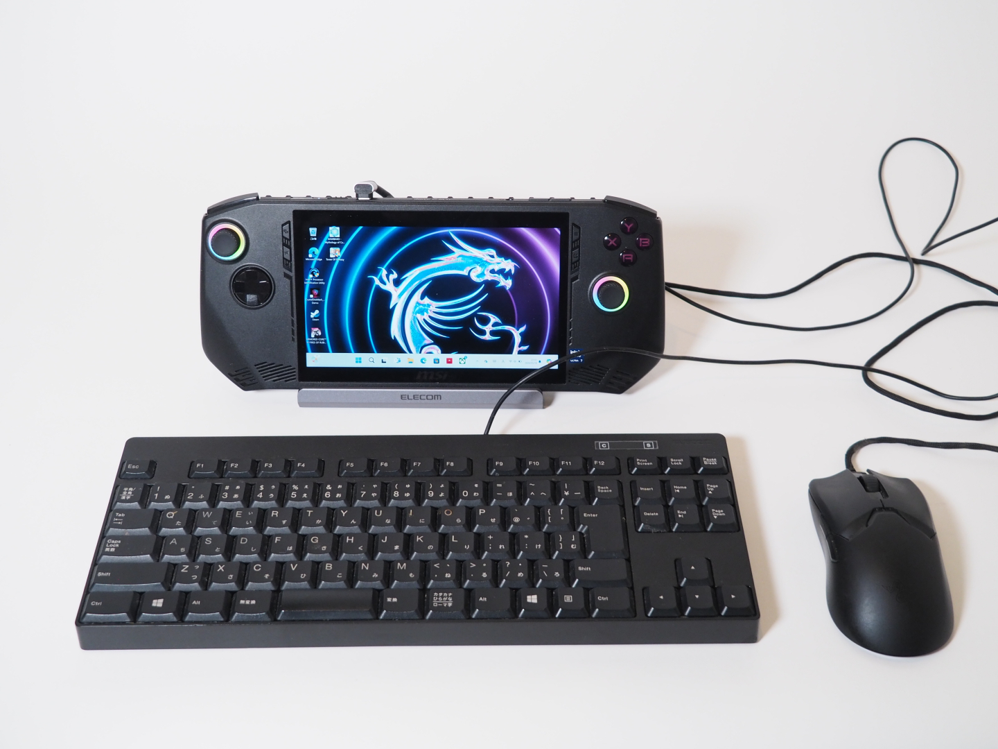 「DST-W04」のUSB Type-Cケーブルを「Claw A1M」の上面にあるThunderbolt 4 Type-Cに接続するだけで、キーボードやマウスを接続できるようになる