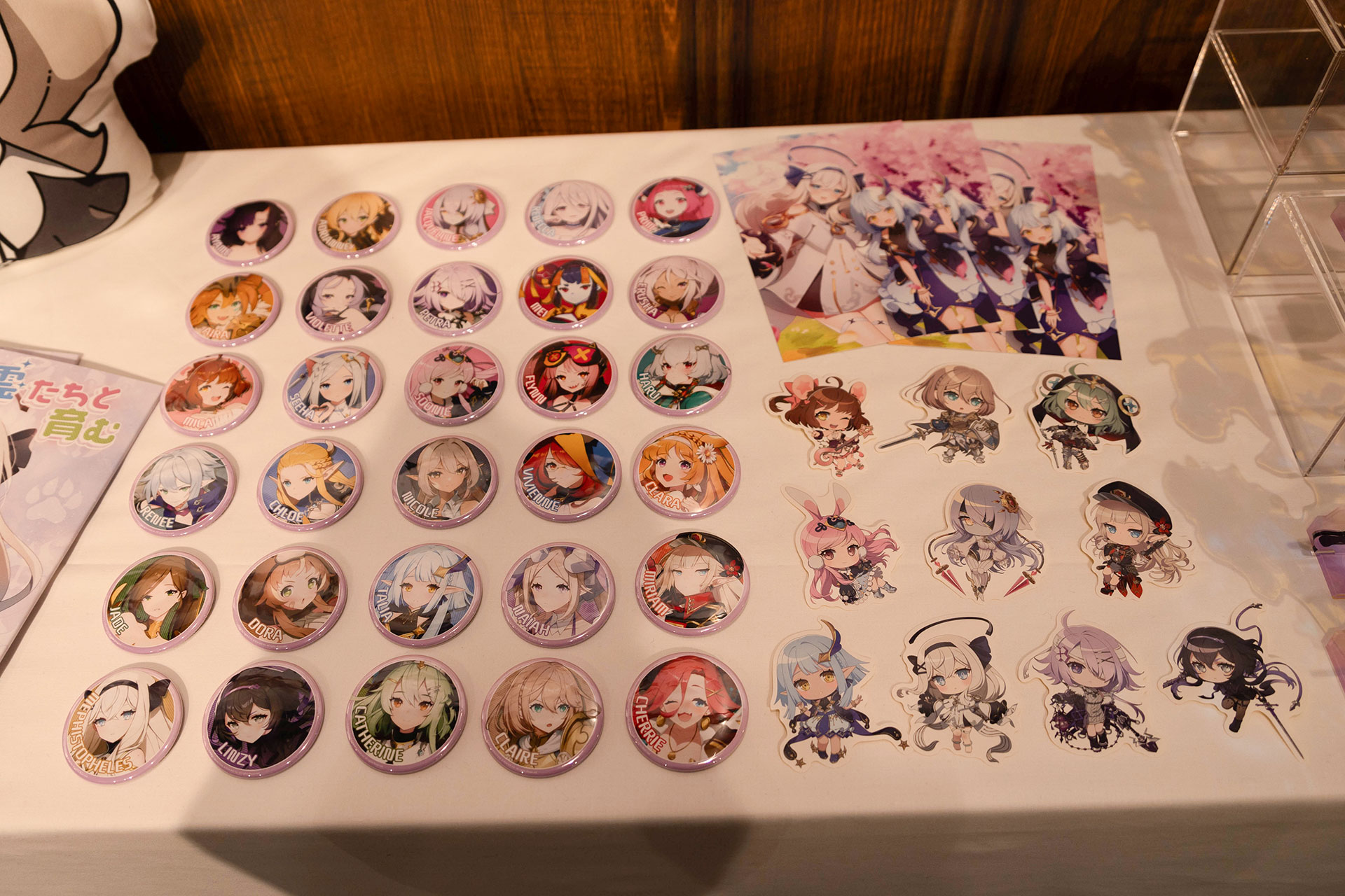 缶バッジなど様々なグッズが展示されていた。日本展開に合わせて、今後見る機会が増えていくかもしれない