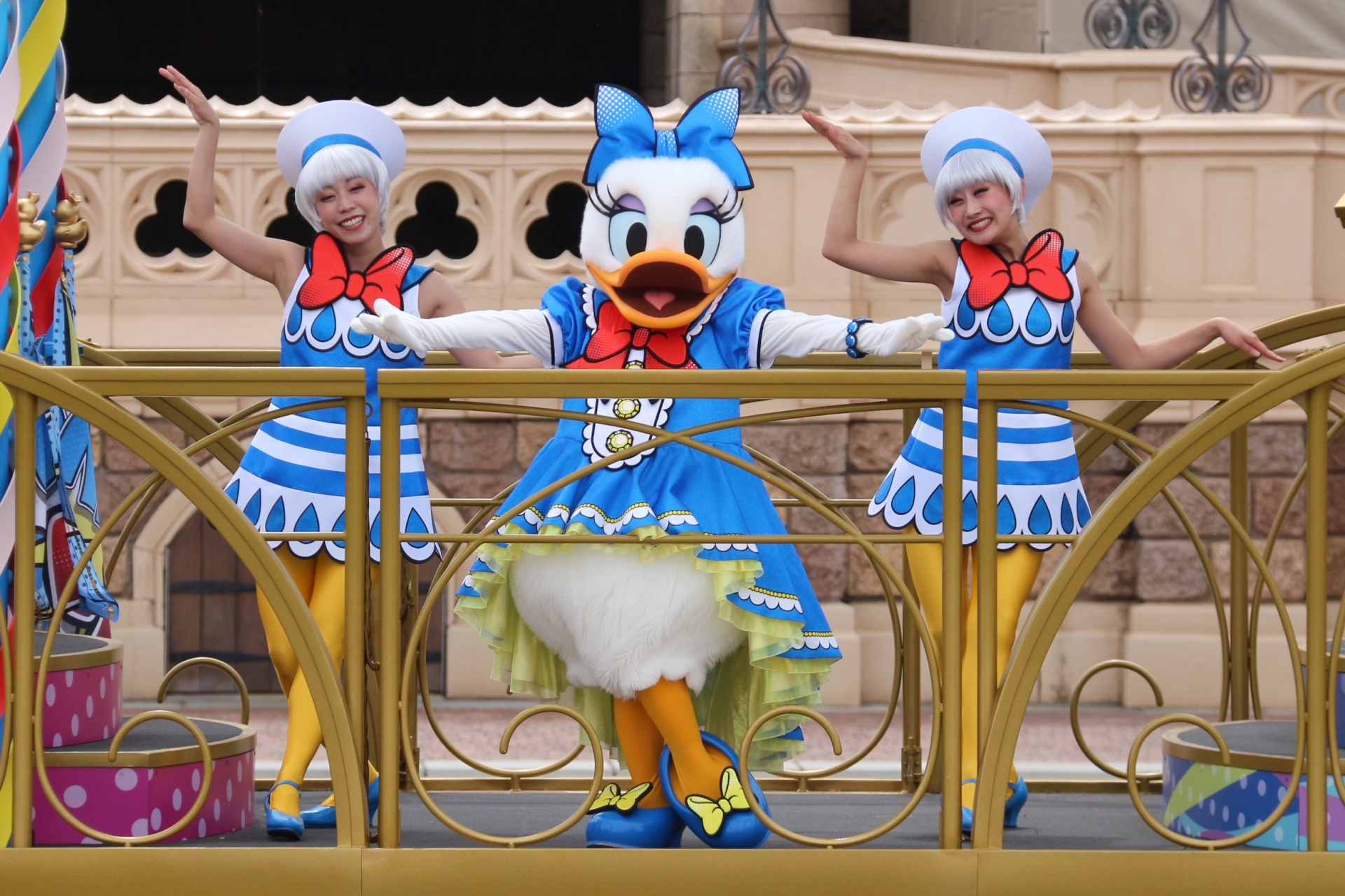 ミッキー、ミニー、デイジーのフロート