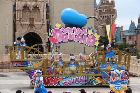 ディズニー、パレード「クワッキーセレブレーション☆ドナルド・ザ